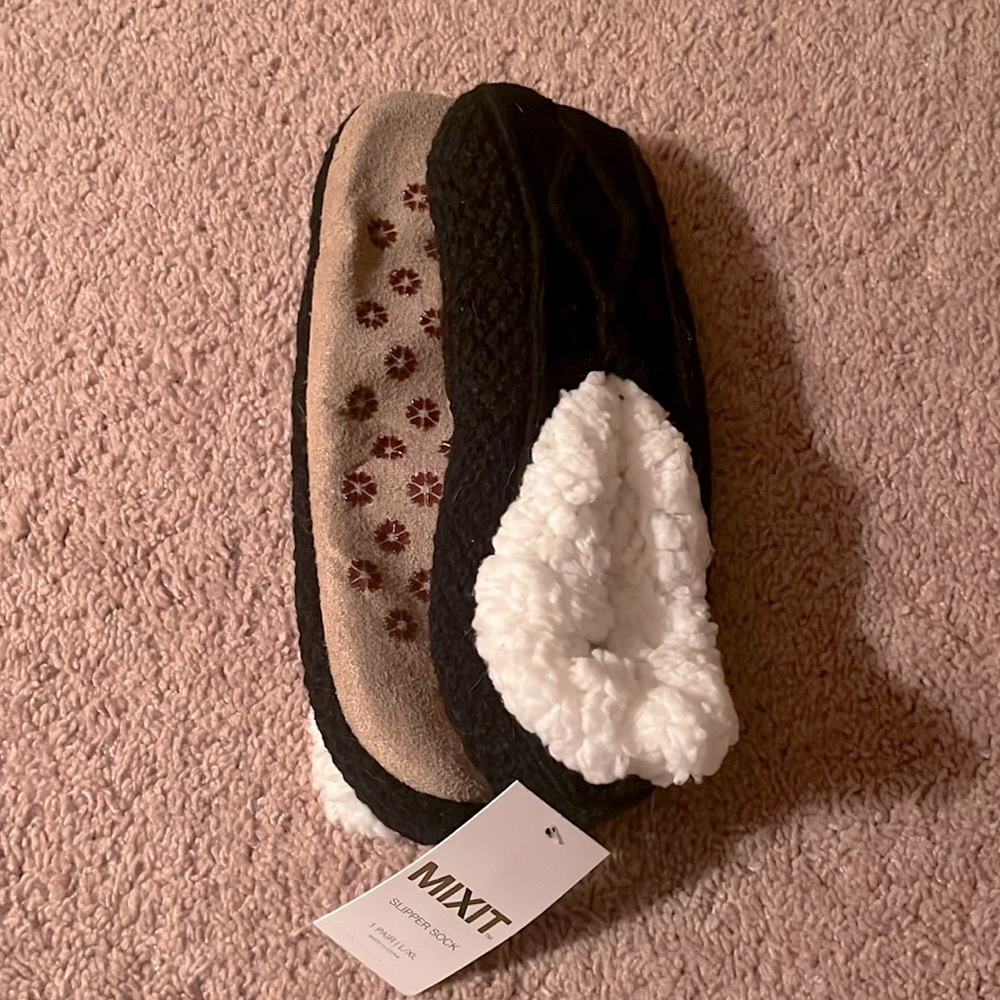 Black & White Knit Slippers - new